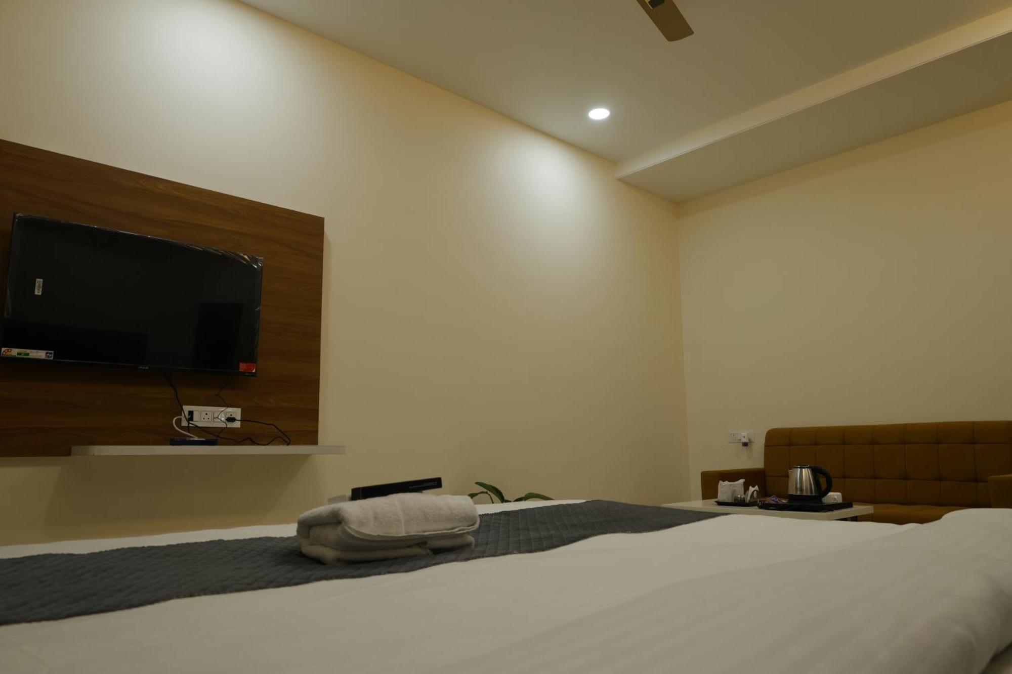 Hotel The Prime Land Hoshangabad Exterior foto